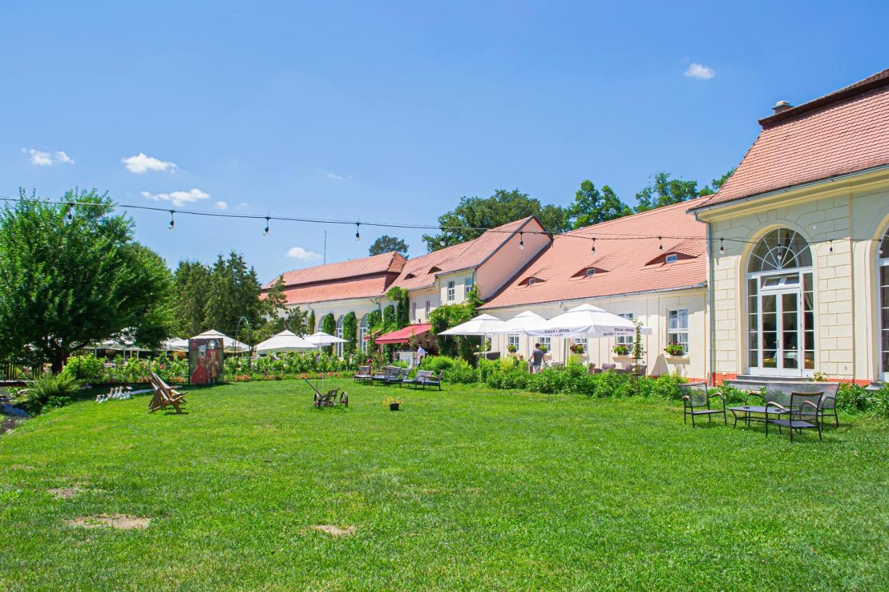 Vila Rozalia Garden Gate Panzió Felek Kültér fotó