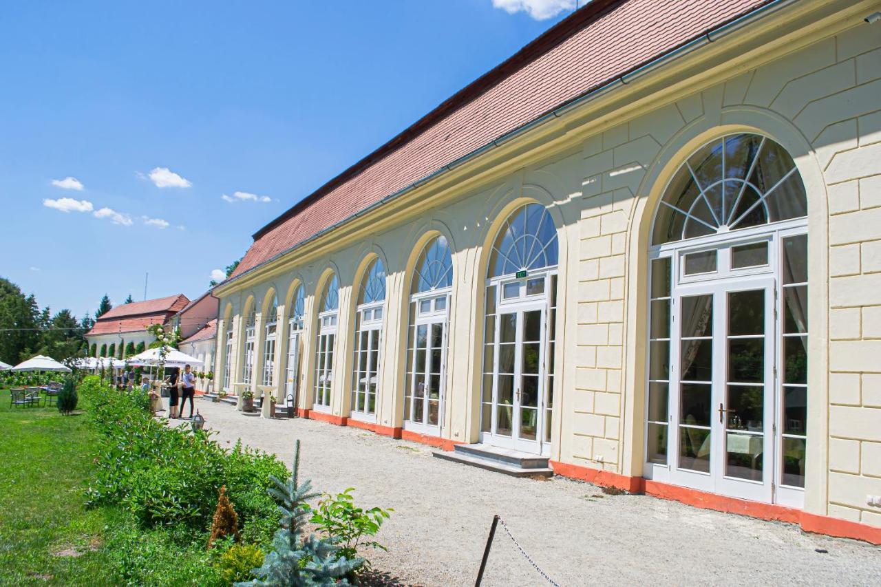 Vila Rozalia Garden Gate Panzió Felek Kültér fotó