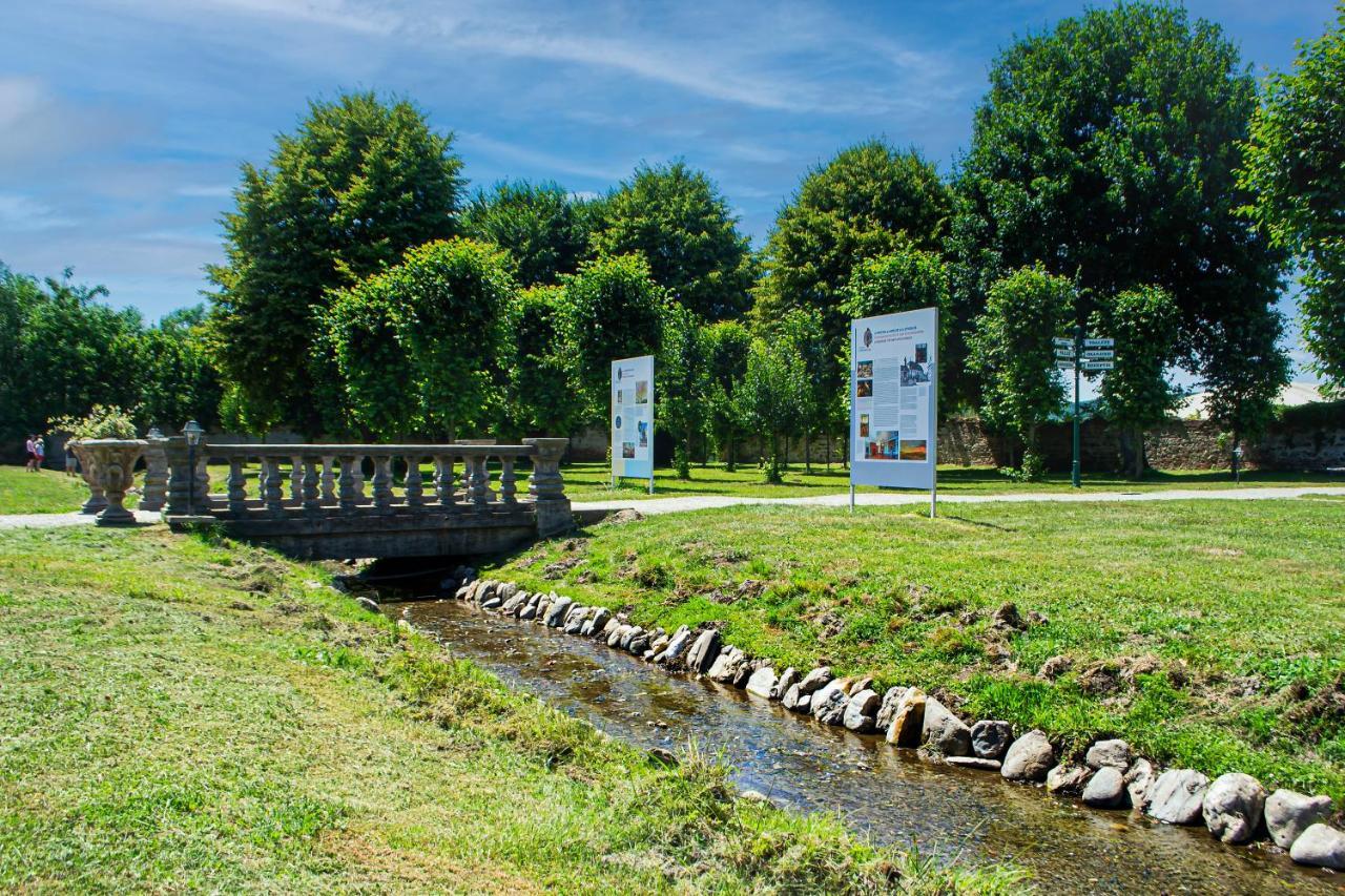 Vila Rozalia Garden Gate Panzió Felek Kültér fotó