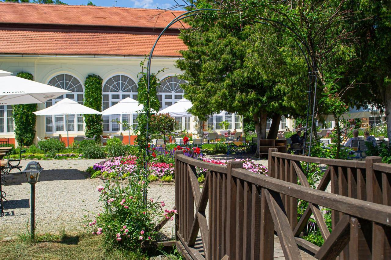 Vila Rozalia Garden Gate Panzió Felek Kültér fotó